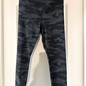 Athleta Elation Camo 7/8 Tight Size M